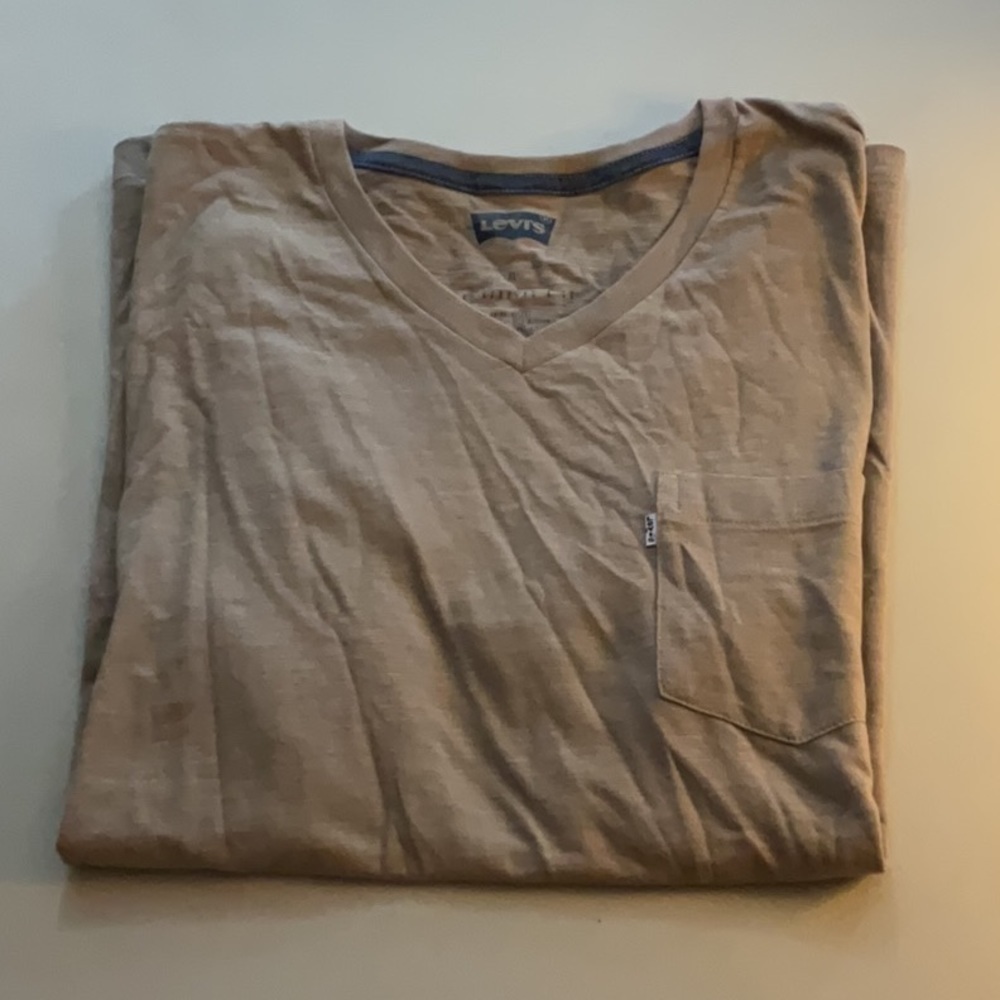 EUC Mens LEVI short sleeve shirt